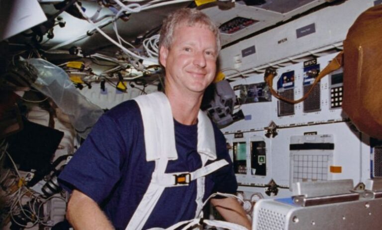 Steven Hawley